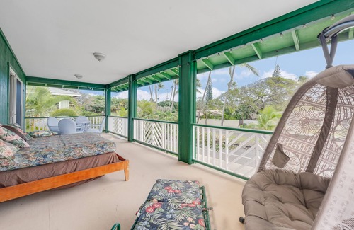 Kailua Apartment | Cozy 3-Bedroom Retreat with Pool & Steps to the Beach