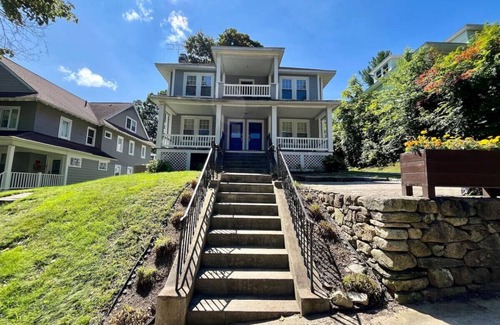 Worcester Apartment | NEW 3 Bedroom, 1 Bathroom w A/C