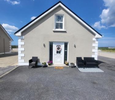 Saula Apartment | Beachside 3 Bedroom Apartment in Belmullet for Families