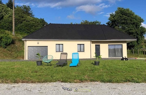 La Brionne House | New Bungalow with Ocean View, Pool & Private Parking