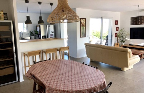 La Seyne-sur-Mer House | Tranquil 3-Bedroom Villa Steps from the Ocean