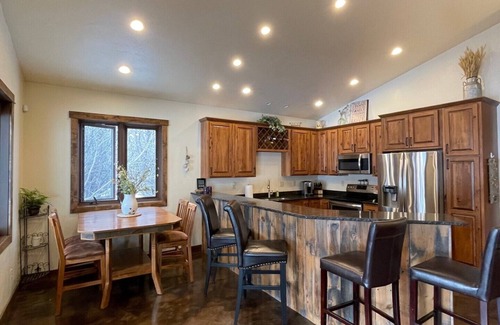 Wolf Creek House | New 3-Bedroom Home in Wolf Creek with Breakfast Included!