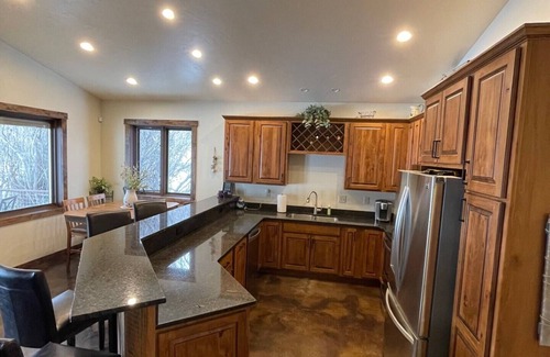 Wolf Creek House | New 3-Bedroom Home in Wolf Creek with Breakfast Included!