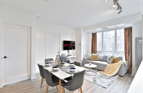 Toronto Entertainment District Apartment | New Downtown Toronto 3 BR with Free Parking & Pool