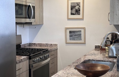 Central Malibu House | Escape to Ocean Wave: Walk to Beach and Enjoy Breakfast