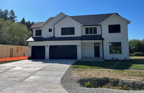 Artondale House | Idyllic Waterfront Retreat in Gig Harbor with Spa & Kitchen