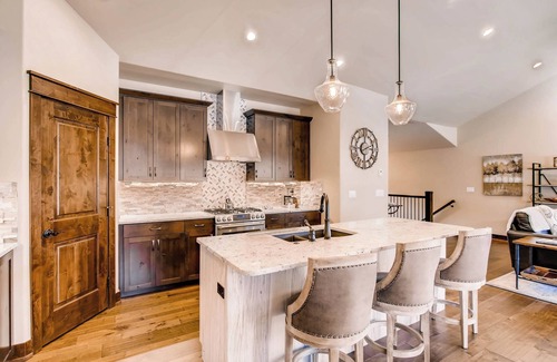 River Run House | Inviting 3Bdr Home with Fireplace & Mountain Views