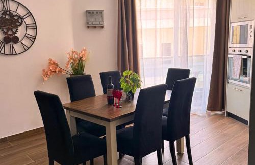 Gudja Apartment | New 3BR Apt-AC-Wi-Fi-Kitchen 4 mins away from airport