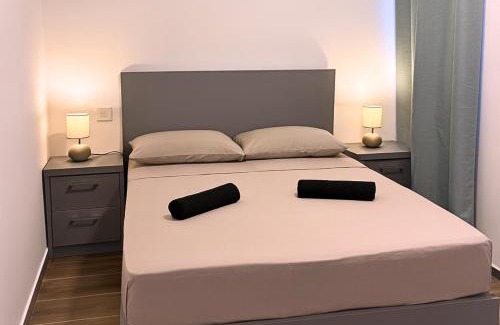 Gudja Apartment | New 3BR Apt-AC-Wi-Fi-Kitchen 4 mins away from airport