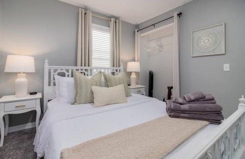 Hazel Park Apartment | Inviting 3BR Home with Pet-Friendly Amenities in Hazel Park