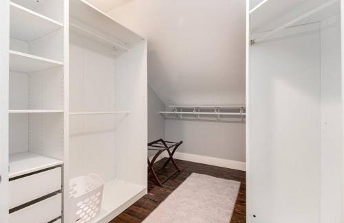 Hazel Park Apartment | Inviting 3BR Home with Pet-Friendly Amenities in Hazel Park