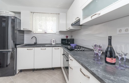 Trogir Apartment | Modern 4* Apartment "Orto" with Pool in Trogir Center