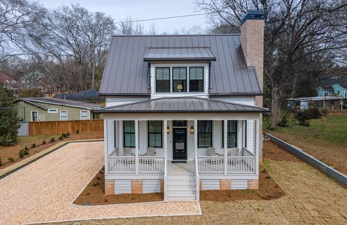 Athens House | Ideal 4 Bedroom Retreat in Normal Town, Athens GA