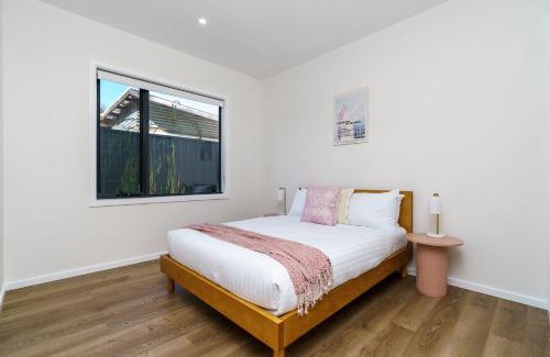 Ainslie House | Modern 4-Bedroom City Home with Tesla Charger Awaits You