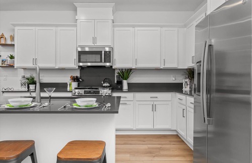 Eagle House | New 4-bedroom townhome w/Pool and 2 car garage in welcoming Eagle with AC, WiFi.