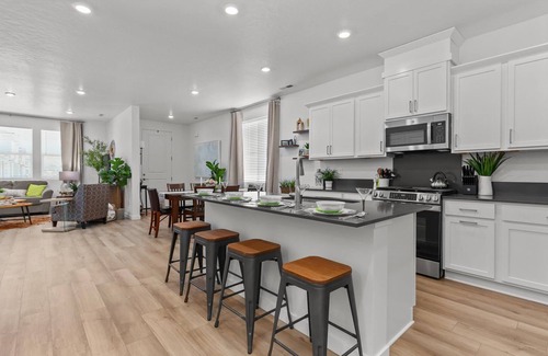 Eagle House | New 4-bedroom townhome w/Pool and 2 car garage in welcoming Eagle with AC, WiFi.