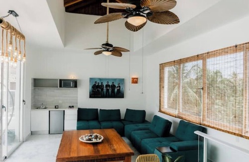 Las Terrenas House | New 4 BR PH with Jacuzzi & BBQ steps away from the beach LV 4302nn