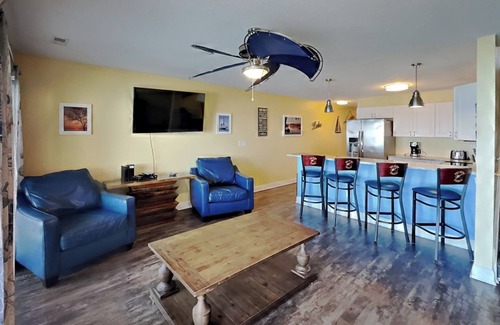 Put-in-Bay Condo | Beautiful 4 BR Put-in-Bay Waterfront Condo with Pool & Lake Views