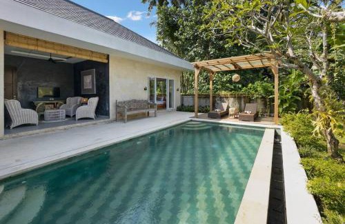 Pejeng Villa | Cozy 4 BR Villa Amidst Lush Jungle and Scenic Ricefields