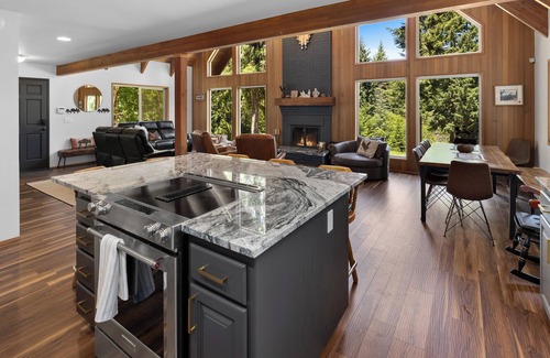 Cle Elum House | Revitalize in Nature: 40 Acres with Fireplace & Games