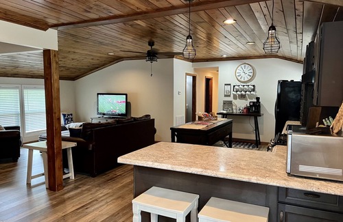 Gilbertsville House | Beautiful 4-Bed Home Near Moors Resort & Marina, Rated 9.8