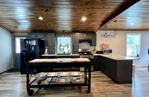 Gilbertsville House | Beautiful 4-Bed Home Near Moors Resort & Marina, Rated 9.8
