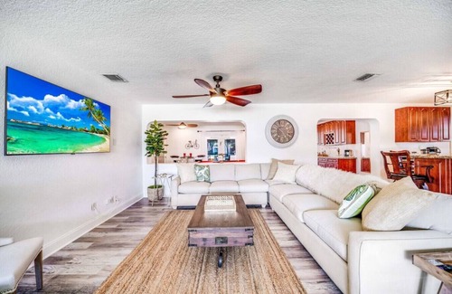 Pompano Beach House | Guest Rated Paradise: 4-Bed Home with Pool & 5 Min to Beach