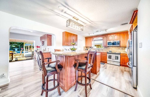Pompano Beach House | Guest Rated Paradise: 4-Bed Home with Pool & 5 Min to Beach