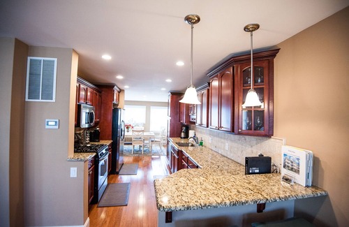 Southend House | Prime 4BR Beach Block Home with Ocean View & Spa Access