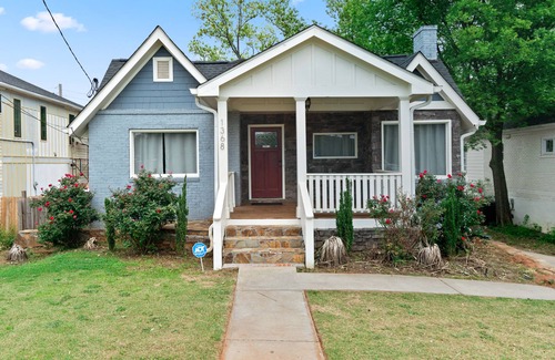 Chosewood Park House | Deluxe 4BR Game Room Home with Spa & Breakfast Included