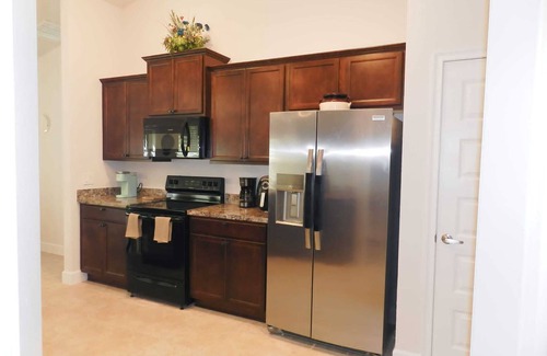 Ocala House | New 4 Bedroom Retreat with Pool near Downtown, Rated 10/10