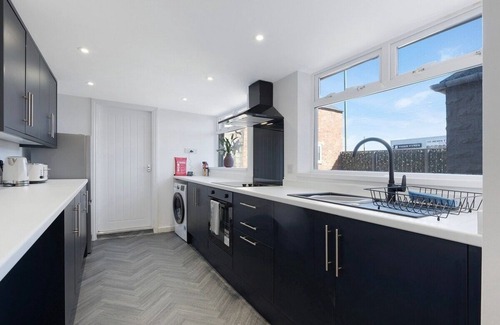Stanley House | New! 4BR in Durham Road