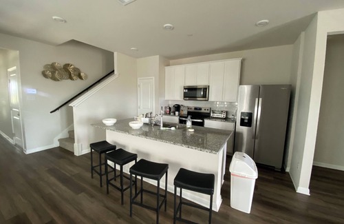 Kyle House | New 4BR Townhome in Kyle, I-35 Access, Sunrise Views Over Cornfields