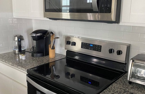 Kyle House | New 4BR Townhome in Kyle, I-35 Access, Sunrise Views Over Cornfields