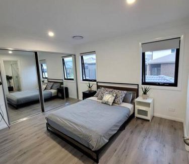 Rouse Hill House | Modern 5-Bedroom Home in Rousehill - Guest Rated 9.5/10