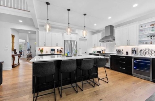 Saratoga Springs House | Impeccable 5BR Home with Pool Access Near Saratoga Lake