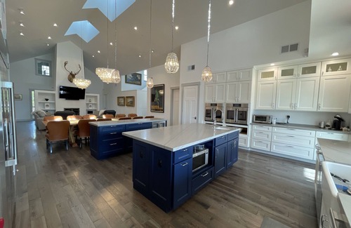 Sonoma House | Experience a 5-Bedroom Luxury Farm with Pool & Spa
