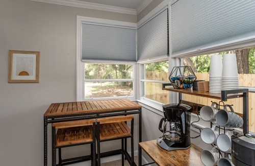 Port Royal House | Beachside Getaway: 5 Mins to PI with Fire Pit & Ocean View