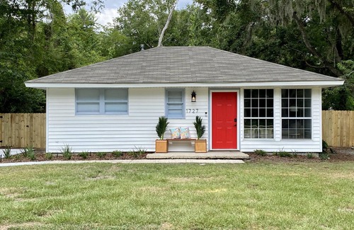 Port Royal House | Beachside Getaway: 5 Mins to PI with Fire Pit & Ocean View
