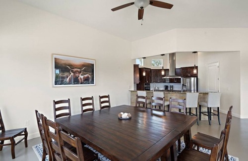 Dripping Springs House | Exclusive 5 Star Hill Country Retreat with Spa & Pool