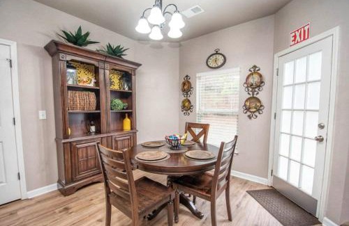 Cliftondale House | Elegant 5-Star Home for Groups Near Airport with Kitchen