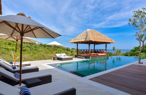 Temukus Villa | New 5-Star Villa Overlooking Bali Sea with Pool & Spa