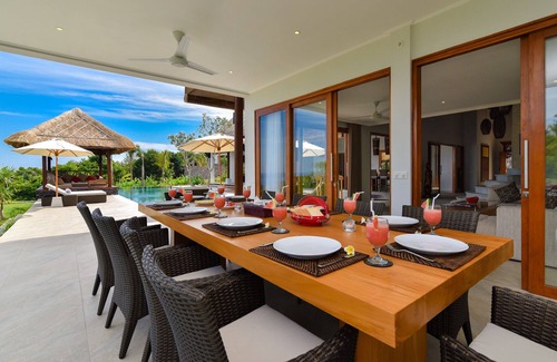 Temukus Villa | New 5-Star Villa Overlooking Bali Sea with Pool & Spa
