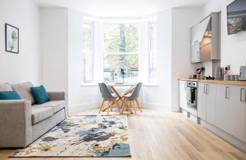 Walkden Apartment | NEW! 5 x Stunning 1-Bed Apartments in Manchester by 53 Degrees Property, Ideal for Long Term, Couples or Business Groups!