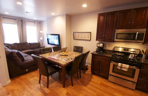 Bedford-Stuyvesant House | Spacious 6 Bedroom Duplex Near Train to Manhattan