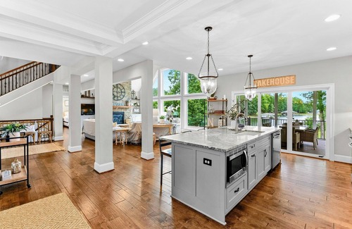 Mineral House | NEW 6BR Lakefront Lake Anna 5 Suites, Dock, Beach
