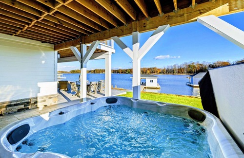 Mineral House | NEW 7BR Lakefront Lake Anna, Boat Dock, Deck Views