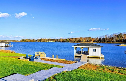 Mineral House | NEW 7BR Lakefront Lake Anna, Boat Dock, Deck Views