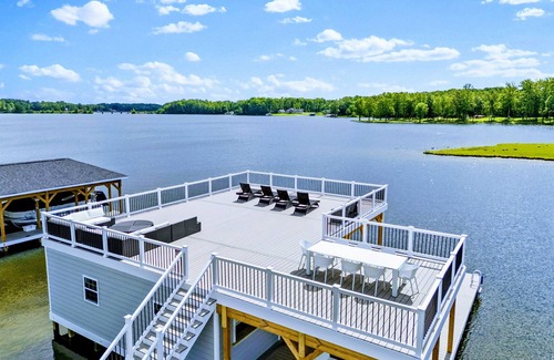 Mineral House | NEW 8BR Lakefront Lake Anna, Dock, & Swim Spa