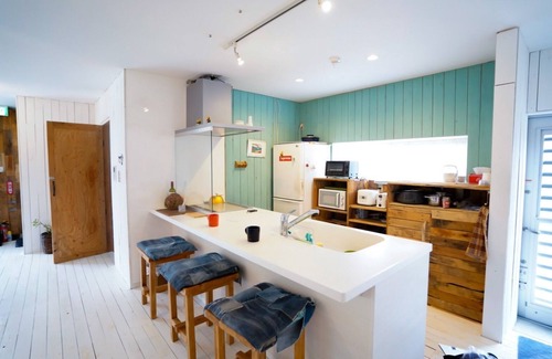 Igei House | Coastal Retreat: 3 Min to Beach, Pool, Garden BBQ & More!